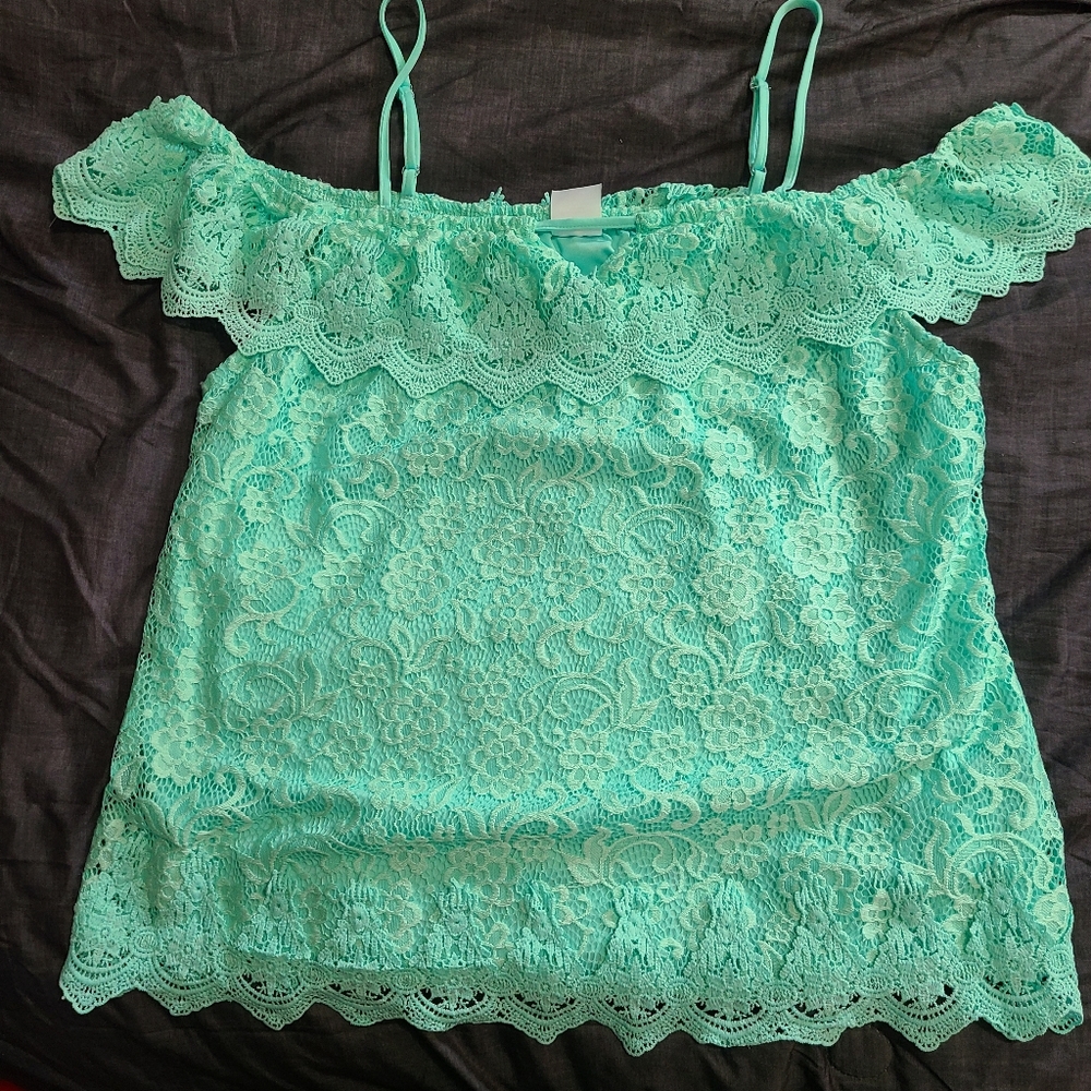 Off-shoulder tank top/shirt